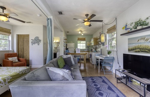 Kingston Casa | Spanish Bungalow Guest House
