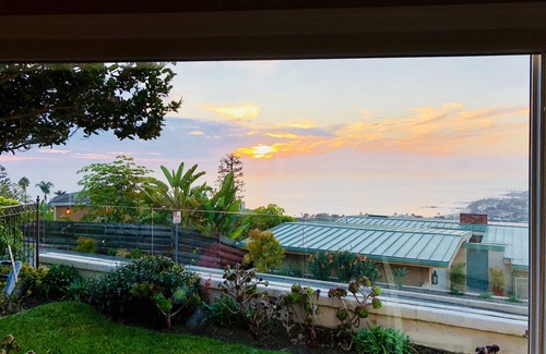 Laguna Beach Cabaña | Cottage española cerca de la playa Con Fascinantes Vistas