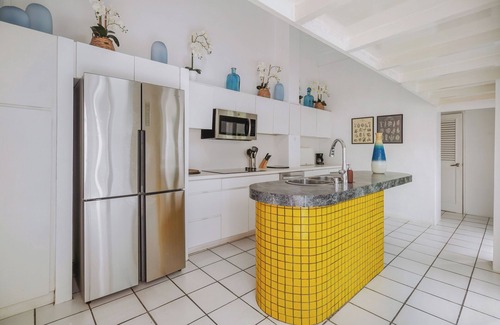 Mercado Casa | Spanish Duplex /Private Patio /Walk to Ocean