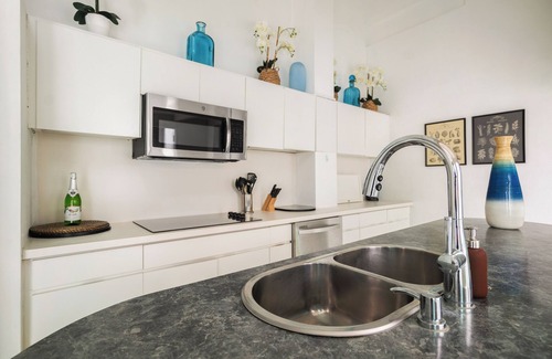 Mercado Casa | Spanish Duplex /Private Patio /Walk to Ocean