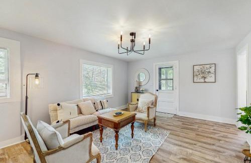 Newland Casa | Spanish Oak Getaway