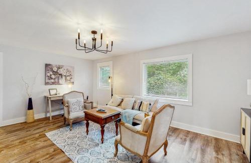 Newland Casa | Spanish Oak Getaway