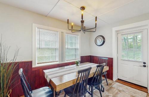 Newland Casa | Spanish Oak Getaway