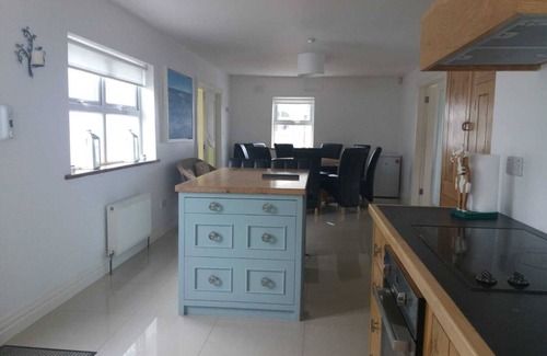 Spanish Point Casa | Punto español, alojamiento Ejecutivo a lo largo de la escarpada costa