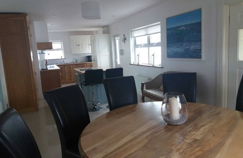 Spanish Point Casa | Punto español, alojamiento Ejecutivo a lo largo de la escarpada costa