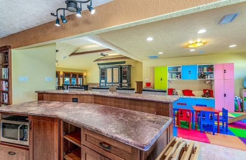 Baytown Casa | Spanish Retreat