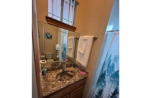 Alamo Apartamento | Spanish Style 1 bedroom in the heart of Alamo
