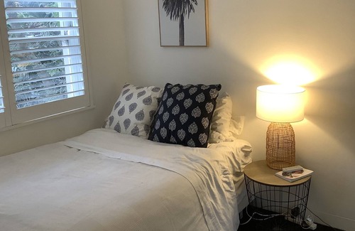 Avalon Beach Apartamento | Spanish style block, cosy couple retreat