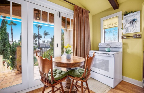 University Heights Apartamento | Spanish Style Cozy Studio