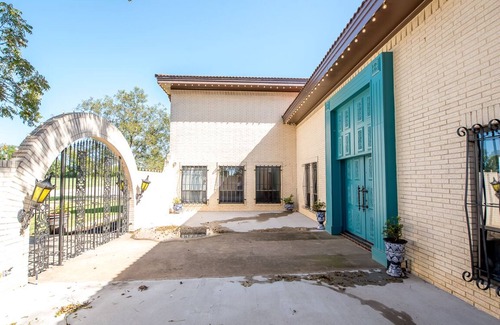 Mount Vernon Casa | Spanish Style Mansion in NE Tx - Reunions, Group/Corp Retreats, Couples Weekend