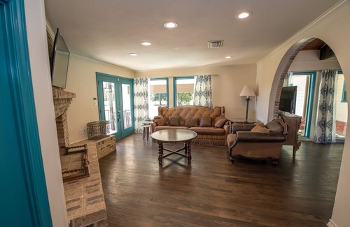 Mount Vernon Casa | Spanish Style Mansion in NE Tx - Reunions, Group/Corp Retreats, Couples Weekend