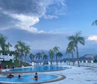 Kampung Paroi Apartamento | Spanish Villa homestay