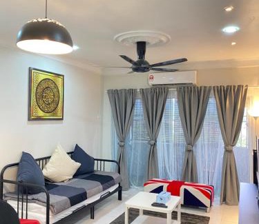 Kampung Paroi Apartamento | Spanish Villa homestay