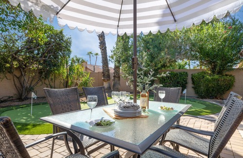Paradise Valley Village Cabaña | Spanish Wells by Avantstay Putting Green + Pool!
