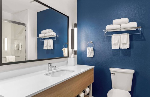 Missouri City Hotel | Spark by Hilton Missouri City