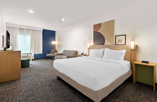 Missouri City Hotel | Spark by Hilton Missouri City