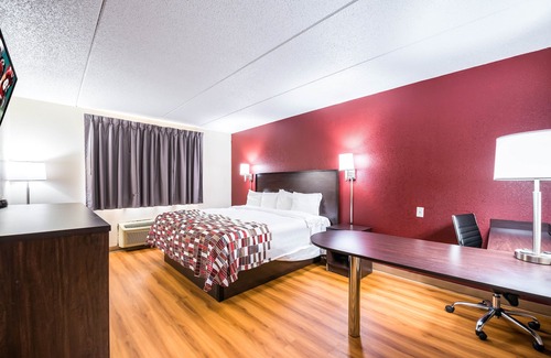 Palatine Hotel | Red Roof Inn Palatine