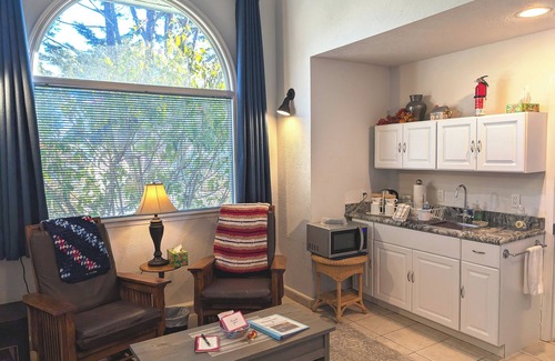 Brookings Apartamento | Sparkling Clean, Private & Quiet! Amazing Ocean Views [7]