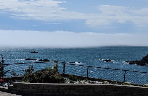 Brookings Apartamento | Sparkling Clean, Private & Quiet! Amazing Ocean Views [2]