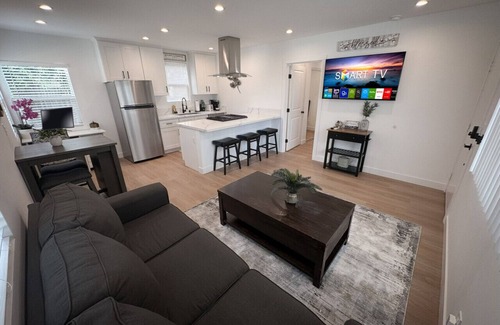 Burbank Apartamento | Sparkling First Floor Burbank Home - near to all Burbank & Hollywood Attractions!