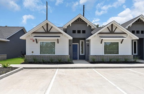 Barker Casa | Sparkling New 2 Bed 2 Bath Home in Gated Community