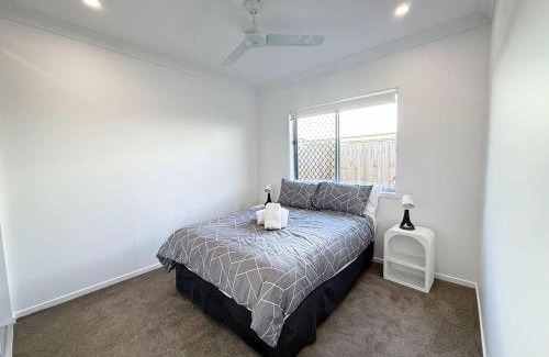 Park Ridge Casa | Sparkling New Home - Suburban Charm Awaits!