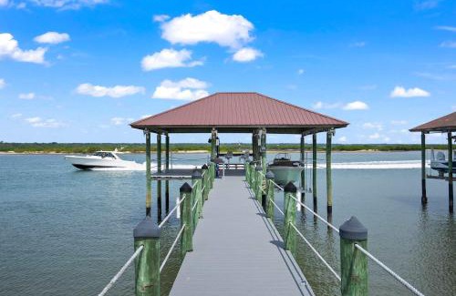 Crescent Beach Casa | Sparkling Pool Balcony Sunsets Pool Table Dock