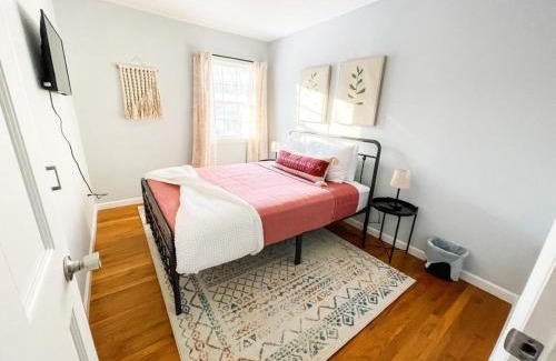 Geyser Crest Casa | Sparkling Saratoga 3BR home near Track and SPAC Dogs