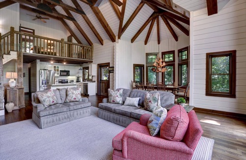Glenville Cabina | Sparkling Waters Lakefront Retreat | Scenic Lake Glenville & Mountain Views With Hot Tub