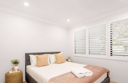 East Victoria Park Casa | Sparkly and quiet on the inside yet close to the buzzy precinct! WIFI & parking