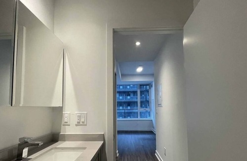 Swansea Condominio | Sparkly Brand New! WaterFront & City VIEWS