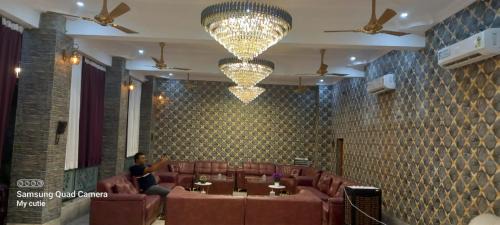 Mohanlalganj Hotel | Sparrow Farms And Resort
