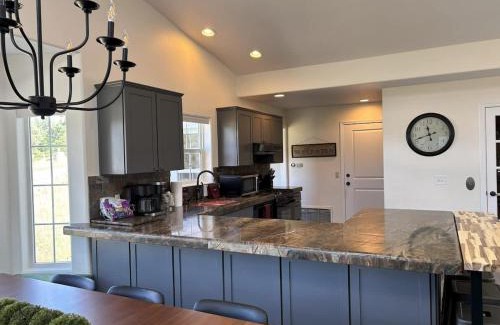 Mountainaire Casa | Sparrow Nest Hideaway 5BR Home with Hot Tub