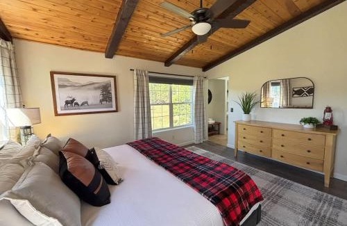 Mountainaire Casa | Sparrow Nest Hideaway 5BR Home with Hot Tub