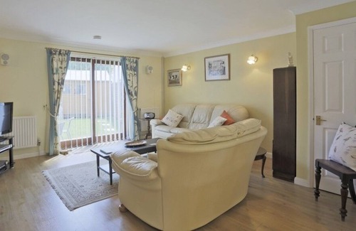 Wangford Cabaña | Sparrows - a cottage that sleeps 5 guests in 3 bedrooms
