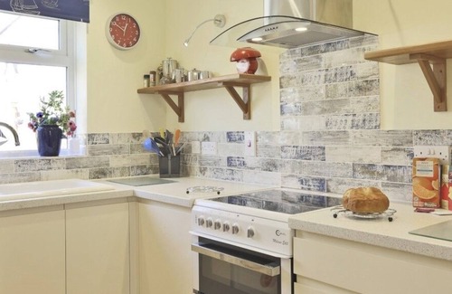 Wangford Cabaña | Sparrows - a cottage that sleeps 5 guests in 3 bedrooms