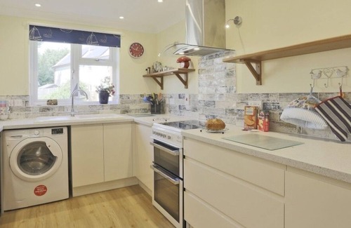 Wangford Cabaña | Sparrows - a cottage that sleeps 5 guests in 3 bedrooms
