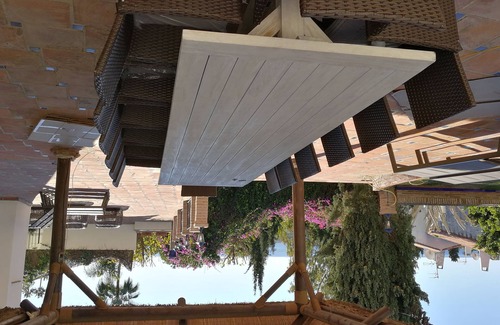 Nueva Milla de Oro Villa | Espaciosa villa de 5 dormitorios, recientemente renovada, cerca de las playas y Puerto Banús