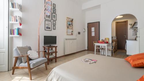 Zona Farini Apartamento | Spazio Isola- free WiFi
