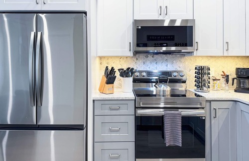 Portsmouth Apartamento | Speakeasy Vibe ~ Luxe 1BR ~ <2min walk to MKT SQ