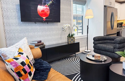 Portsmouth Apartamento | Speakeasy Vibe ~ Luxe 1BR ~ <2min walk to MKT SQ