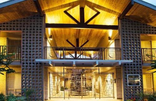 Uptown Apartamento | Special 2BR Galleria Condo Pool View Private Entrance