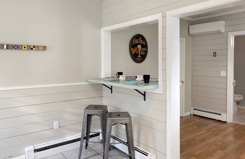 Amesbury Condominio | Special! Ames for Fun: Near town, eateries, parks & beaches - family Sunset views, Grill, Fast WiFi