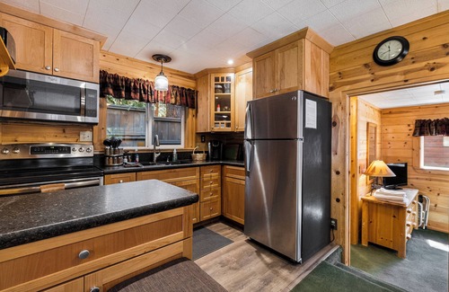 Peninsula Village Cabina | *Special* Cozy Lakeside~Lake Almanor~BoatRamp~Pets