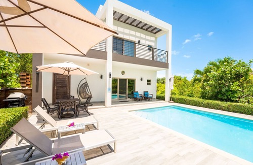 Long Bay Villa | ¡2 MESES GRANDES OFERTAS! VISTAS AL OCÉANO, PASEO A LA PLAYA, SUV COMPLEMENTARIO PARA ESTANCIA!