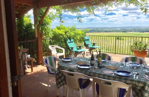 Saint-Fort-sur-Gironde Casa | Hermosa casa de la cima de la colina con piscina privada y vistas impresionantes Infinito