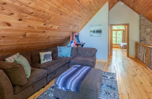Bryson City Cabina | SPECIAL *January 20% off* Hot Tub & Mountain views
