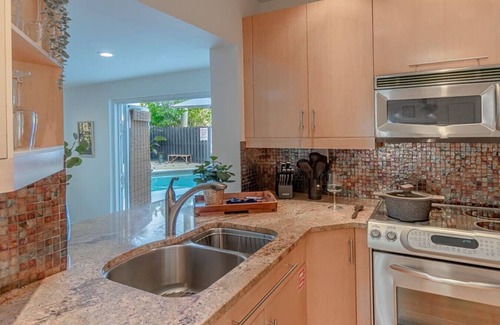 Coral Heights Casa | Special Offer | Heat Pool | Games | NFL | Beach