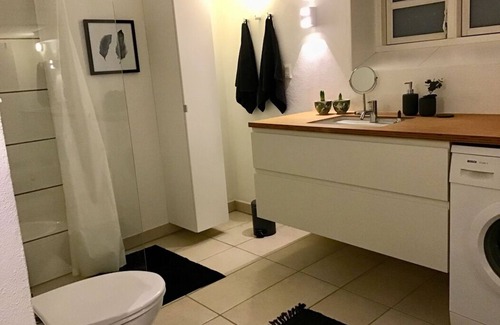 Herning Condominio | OFERTA ESPECIAL, LIMITADA, única en su tipo, extremadamente CENTRAL en Herning. DK-anfitriones