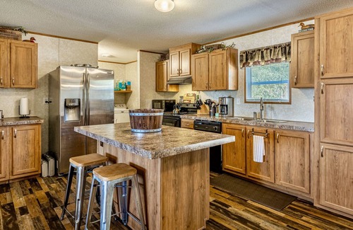Interlachen Casa | Special Offer!! Sand Lake Retreat! LakeFront w/Private Beach + Tiny House